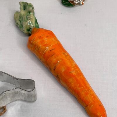 Ceramic Bunnies, Carott, Rooster Cookie Cutter