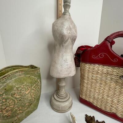 Purse and scarf, crown, pipe, brass, candle holder, form, metal vase, Metal hanging bird