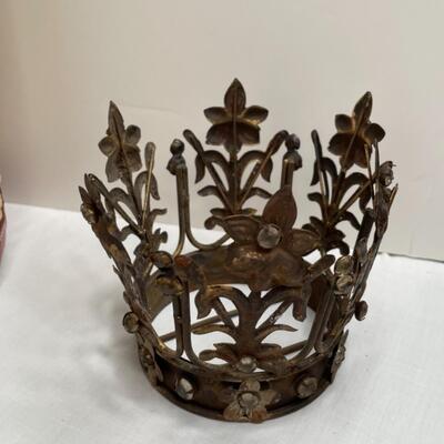 Purse and scarf, crown, pipe, brass, candle holder, form, metal vase, Metal hanging bird