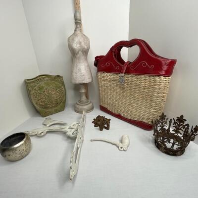 Purse and scarf, crown, pipe, brass, candle holder, form, metal vase, Metal hanging bird