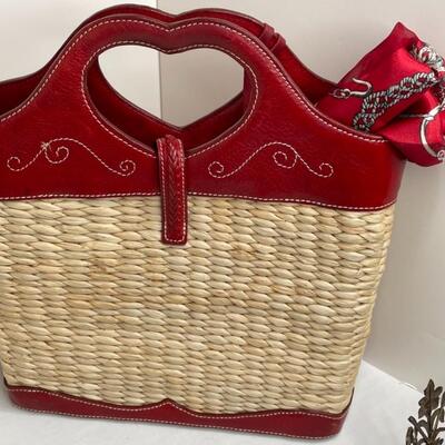 Purse and scarf, crown, pipe, brass, candle holder, form, metal vase, Metal hanging bird