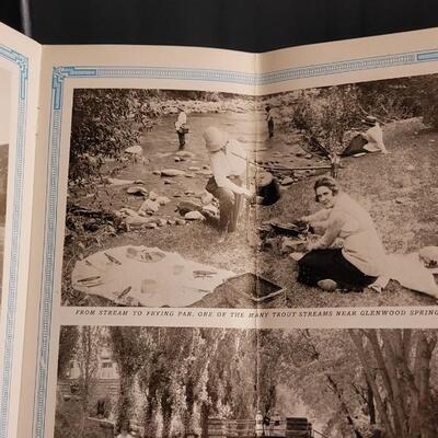 Lot 124: (2) Antique Advertising GLENWOOD SPRINGS Travel Brochures