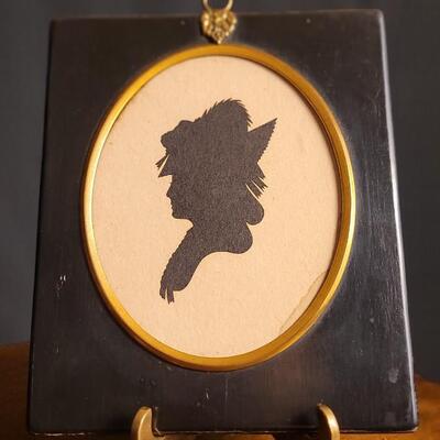 Lot 138: (2) Antique Silhouette Hanging Framed Fine Art 6.5" x 5.5"
