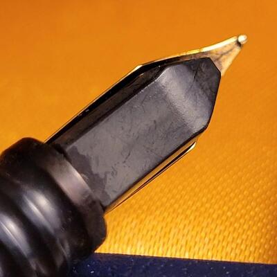 Lot 141: Vintage WATERMAN Made in France Fountain Pen w/ Case
