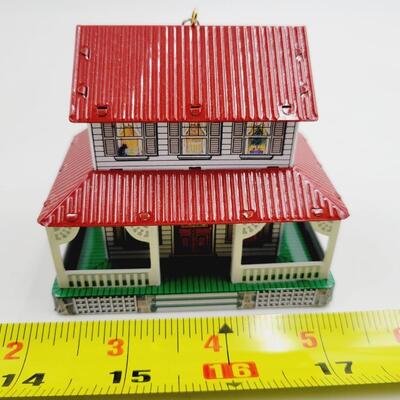 1999 HALLMARK KEEPSAKE FARM HOUSE ORNAMENT