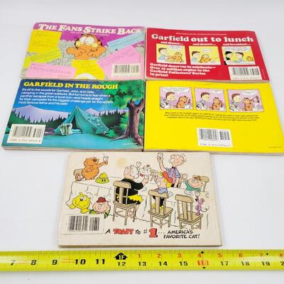 VINTAGE GARFIELD & HEATH CLIFF BOOK BUNDLE