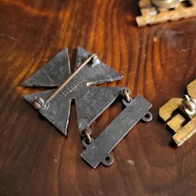 Lot 146: Vintage Military Pin Bundle (Sterling Rifle Infantry + 2 TDG)