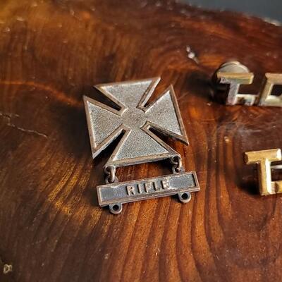 Lot 146: Vintage Military Pin Bundle (Sterling Rifle Infantry + 2 TDG)