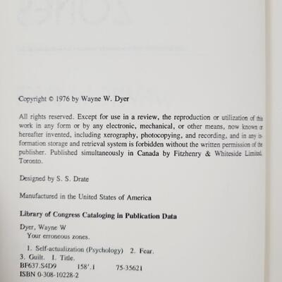 1976 YOUR ERRONEOUS ZONES BY DR WAYNE W. DYER  HARDBACK BOOK
