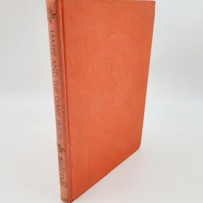 JAMES & THE GIANT PEACH BY ROALD DAHL