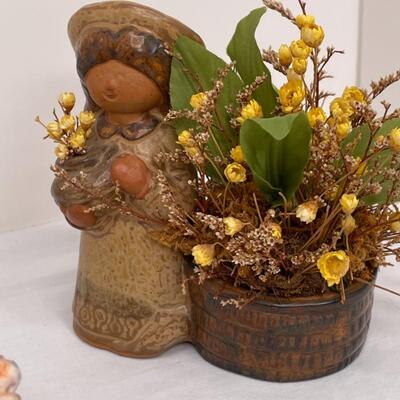 Fruit plaque, 2 dolls