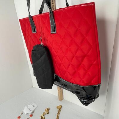 Tote, hair clip, necklace, belt