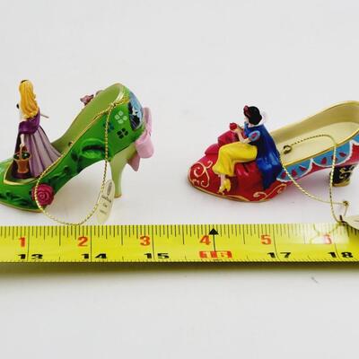 BRADFORD EXCHANGE DISNEYS ONCE UPON A TIME SLIPPER "SNOW WHITE & AURORA" ORNAMENT