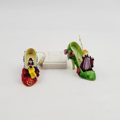 BRADFORD EXCHANGE DISNEYS ONCE UPON A TIME SLIPPER "SNOW WHITE & AURORA" ORNAMENT