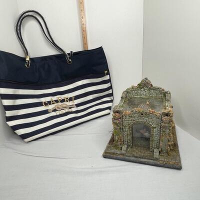 Tote, Diorama miniature mossy building