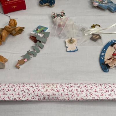 Basket, miniatures, bag