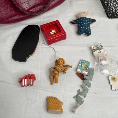 Basket, miniatures, bag