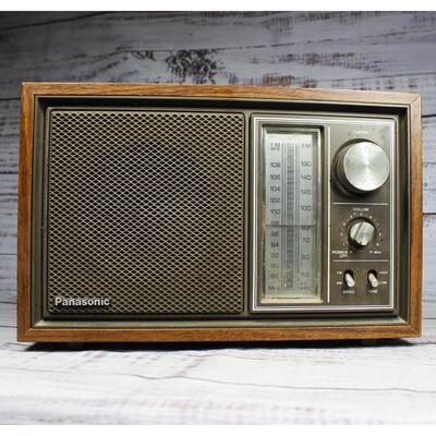 Vintage Made in Japan Panasonic AM/FM Radio