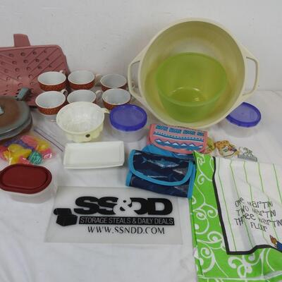 19 pc Kitchen: Lunch Bags, Mikasa Mugs, Bowls, Reusable Ice Cubes