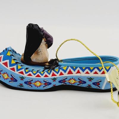 BRADFORD EXCHANGE DISNEY ONCE UPON A TIME SLIPPERS " TIANA & POCAHONTAS" ORNAMENTS