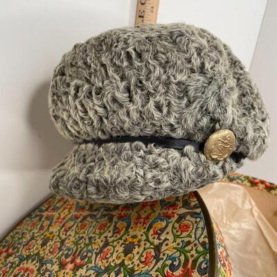 FUZZY GREY HAT WITH BRIM AND 2 NAUTICAL BUTTONS