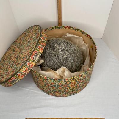 FUZZY GREY HAT WITH BRIM AND 2 NAUTICAL BUTTONS