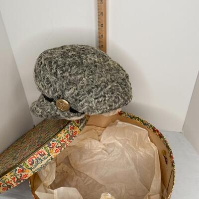 FUZZY GREY HAT WITH BRIM AND 2 NAUTICAL BUTTONS