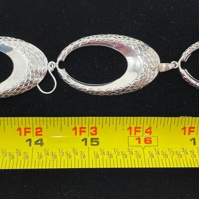 SILVER TONED OVAL EARRINGS & PENDANT SET