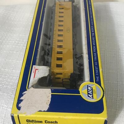 Lot 6: Rivarossi Vintage HO Train Cars & Caboose In Boxes