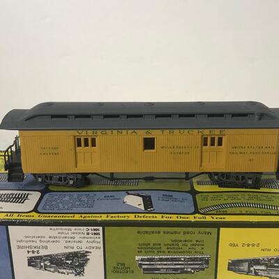 Lot 7: Vintage Rivarossi Train Cars In Boxes