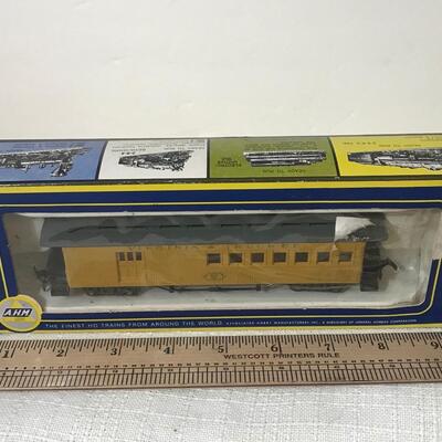 Lot 7: Vintage Rivarossi Train Cars In Boxes