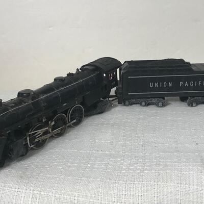 Lot 13: Vintage Mantua HO Union Pacific Locomotive Model Train