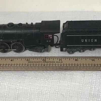 Lot 13: Vintage Mantua HO Union Pacific Locomotive Model Train