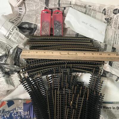 Lot 22: Lot Of HO Model Train Track - Straight & Curved Pieces &  More