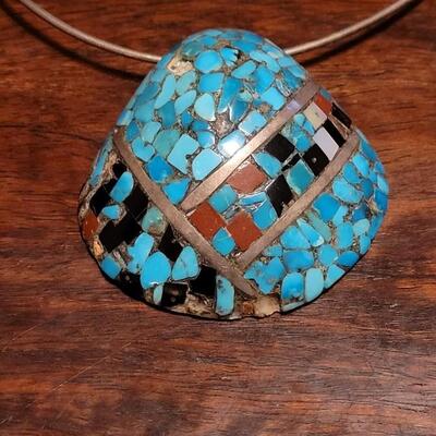 Lot 178: Vintage Santo Domingo Shell Inlaid Necklace
