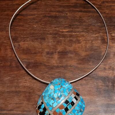 Lot 178: Vintage Santo Domingo Shell Inlaid Necklace