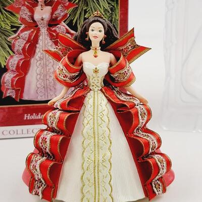 HALLMARK KEEPSAKE HOLIDAY BARBIE - COLLECTORS SERIES