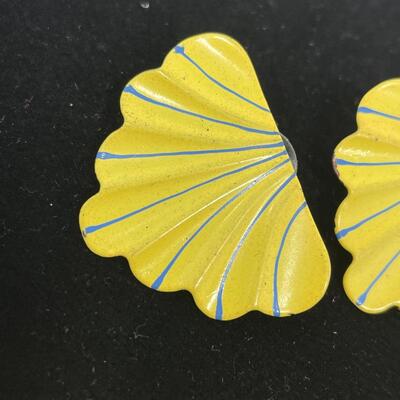 VINTAGE YELLOW & BLUE SCALLOPED METAL EARRINGS