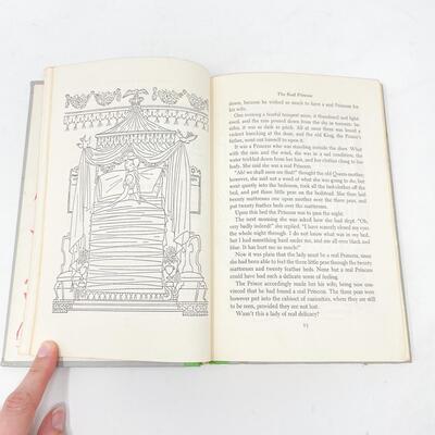 VINTAGE â€œANDERSONâ€™S FAIRY TALESâ€ HARDBACK BOOK - ILLUSTRATED BY LEONARD WEISGARD