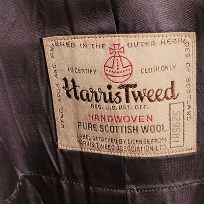 Lot 199: Men's Handwoven Harris Tweed Scottish Wool Coat