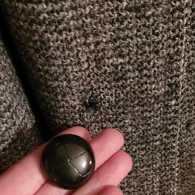 Lot 199: Men's Handwoven Harris Tweed Scottish Wool Coat