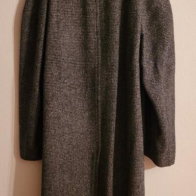 Lot 199: Men's Handwoven Harris Tweed Scottish Wool Coat
