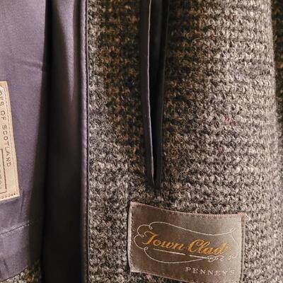 Lot 199: Men's Handwoven Harris Tweed Scottish Wool Coat