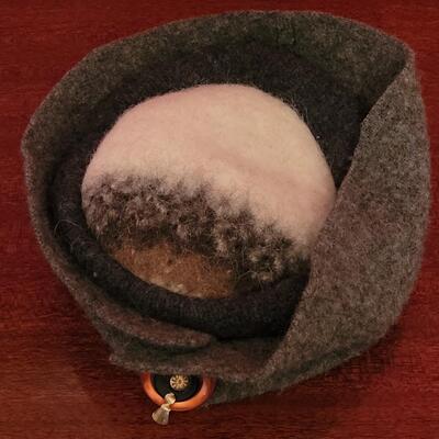 Lot 212: (2) Winter Hats