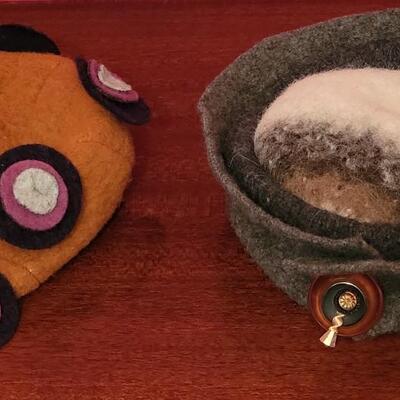 Lot 212: (2) Winter Hats