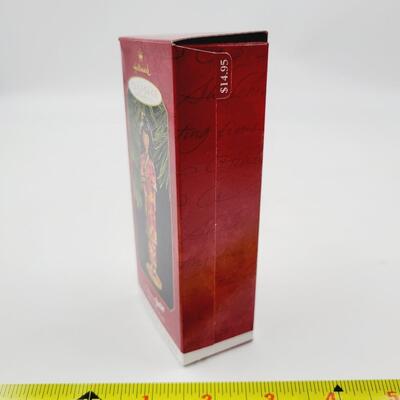 HALLMARK KEEPSAKE "CHINESE BARBIE DOLLS OF THE WORLD COLLECTION" ORNAMENT