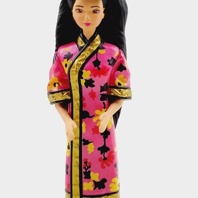 HALLMARK KEEPSAKE "CHINESE BARBIE DOLLS OF THE WORLD COLLECTION" ORNAMENT