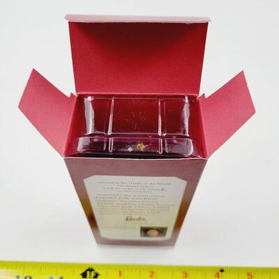 HALLMARK KEEPSAKE "CHINESE BARBIE DOLLS OF THE WORLD COLLECTION" ORNAMENT