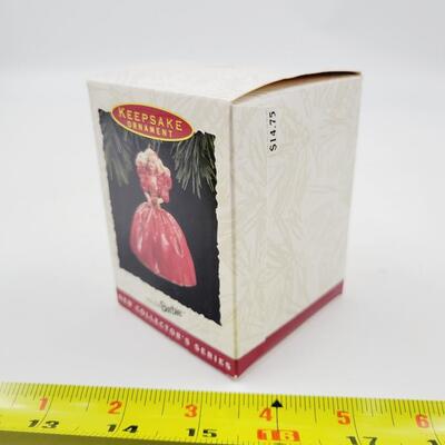 HALLMARK KEEPSAKE "1993 HOLIDAY BARBIE COLLECTORS SERIES" ORNAMENT