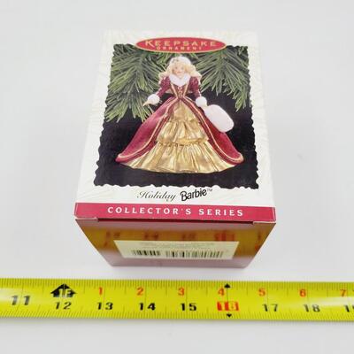 HALLMARK KEEPSAKE "1996 HOLIDAY BARBIE COLLECTORS SERIES" ORNAMENT